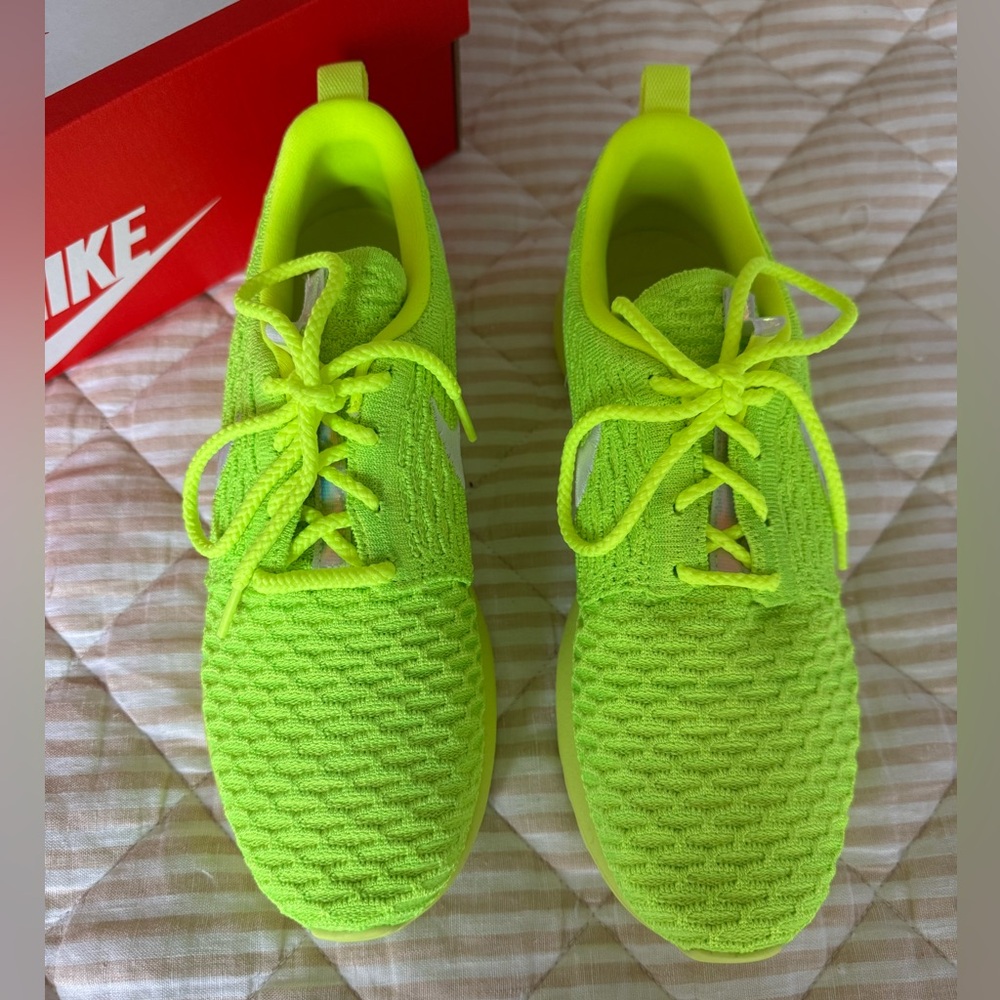 Nike Electric Green Roshe Flyknit Sneakers